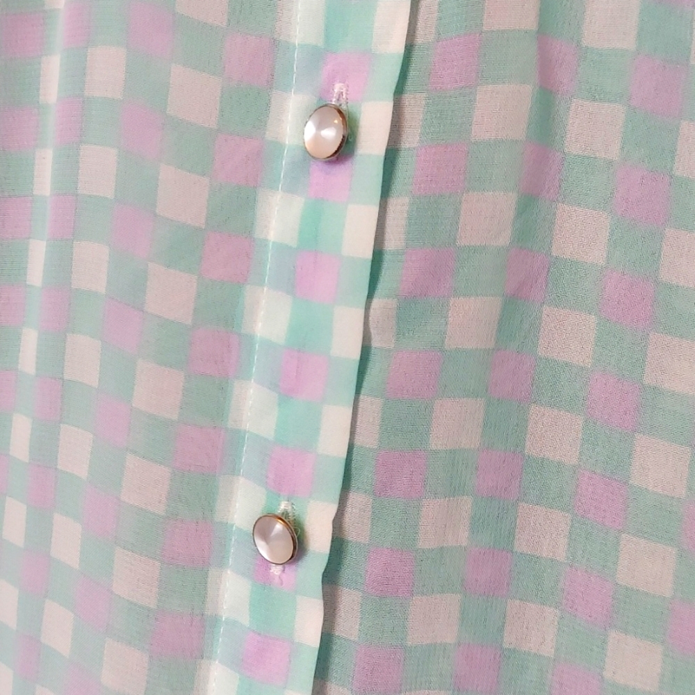 About A Girl Los Angeles Aqua & Lavender Check Blouse Size Medium Pearl Buttons - Picture 2 of 8
